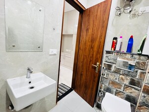 Furnished Amenities in 6 BHK Builder Floor at Sector 25 – for Rent