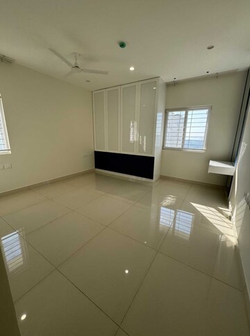 Room in 3 BHK Apartment at Prestige Tranquil, Kokapet – for Rent