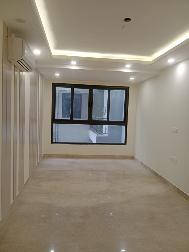 Room, jor bagh 6+ Bedroom 500 Sq.Yd. Independent House In Jor Bagh Delhi 9625726