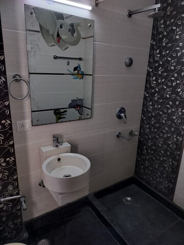Bathroom in 6+ BHK Independent House at Connaught Place – for Rent