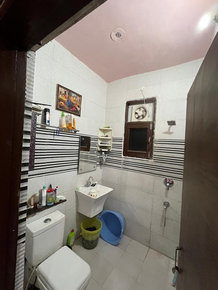 Bathroom, guru-nanak-enclave 3 Bedroom 1100 Sq.Ft. Builder Floor In Dhakoli Zirakpur 9625740