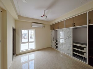 Room in 3 BHK Apartment at Banjara Hills – for Rent