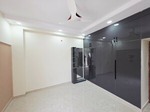 Room in 3 BHK Apartment at Banjara Hills – for Rent