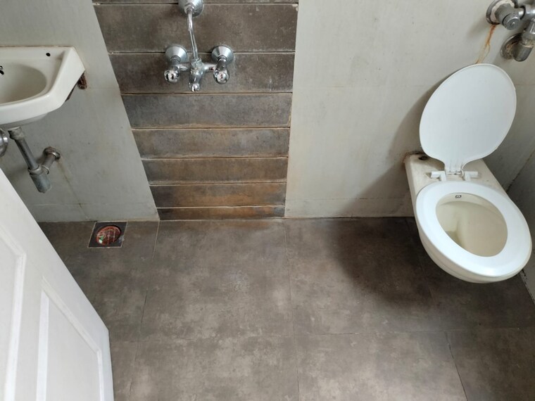 Bathroom, green-acres-apartment 2 Bedroom 650 Sq.Ft. Apartment In Waghbil Thane 9625761