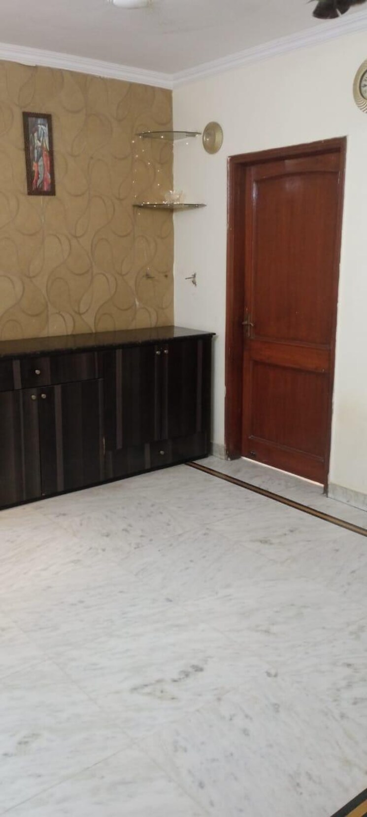 Room, dlf city phase 3 3 Bedroom 210 Sq.Yd. Apartment In Dlf City Phase 3 Gurgaon 9625784