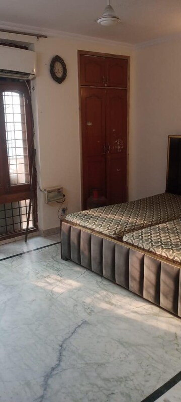 Bedroom in 3 BHK Apartment at Dlf City Phase 3 – for Sale