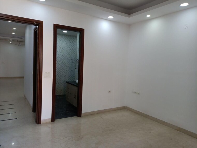 Room, neeti bagh 6+ Bedroom 500 Sq.Yd. Independent House In Neeti Bagh Delhi 9625788
