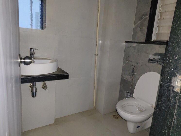 Bathroom, paras-dev-paradise-mira Commercial Office Space 600 Sq.Ft. In Mira Road Thane 9625790
