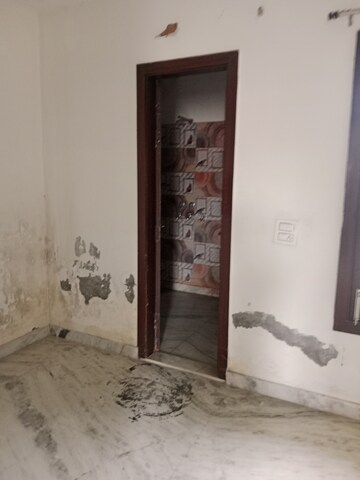 Room in 2 BHK Builder Floor at Sector 18 – for Rent