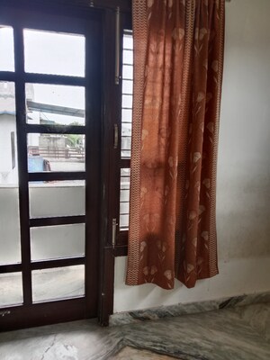 Room in 2 BHK Builder Floor at Sector 18 – for Rent
