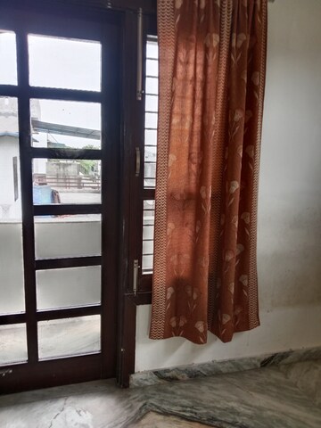 Room in 2 BHK Builder Floor at Sector 18 – for Rent