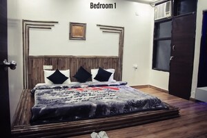 Bedroom in 3 BHK Builder Floor at AS Tower, Sector 45 – for Rent