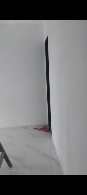 Room in 2 BHK Apartment at Dev Leo Tower, Oshiwara – for Rent