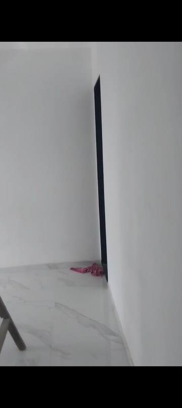 Room in 2 BHK Apartment at Dev Leo Tower, Oshiwara – for Rent