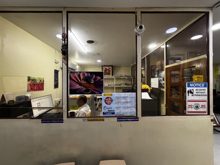 undefined, esplanade Commercial Shop 350 Sq.Ft. In Esplanade Kolkata 9625824