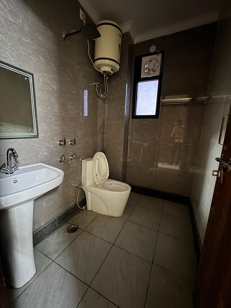 Bathroom, chattarpur 1 Bedroom 480 Sq.Ft. Builder Floor In Chattarpur Delhi 9625834