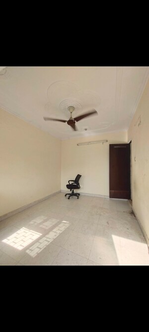 Room in 1 RK Apartment at Shanti Bhawan, Sarita Vihar – for Rent