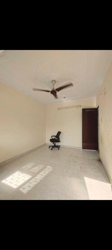 Room in 1 RK Apartment at Shanti Bhawan, Sarita Vihar – for Rent