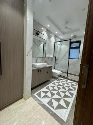 Bathroom in 1 BHK Builder Floor at Sector 5 – for Rent