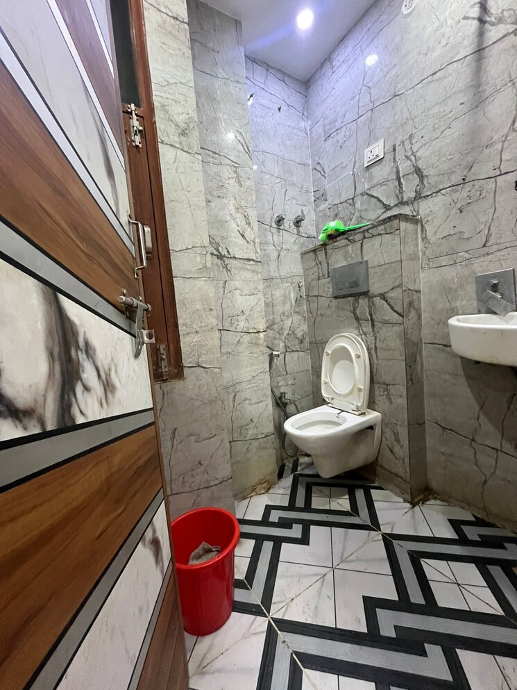Attached Bathroom, dwarka mor 2 Bedroom 540 Sq.Ft. Builder Floor In Dwarka Mor Delhi 9625865