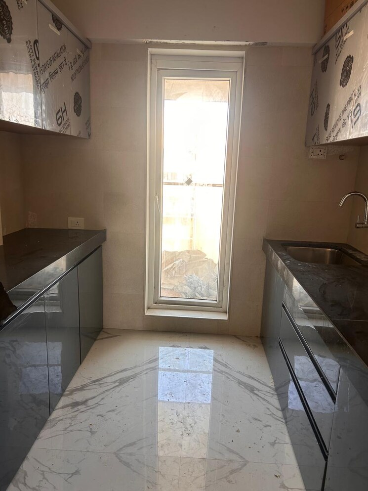 Bathroom, laxmi-niwas-vile-parle-east 3 Bedroom 1200 Sq.Ft. Apartment In Vile Parle East Mumbai 9625870