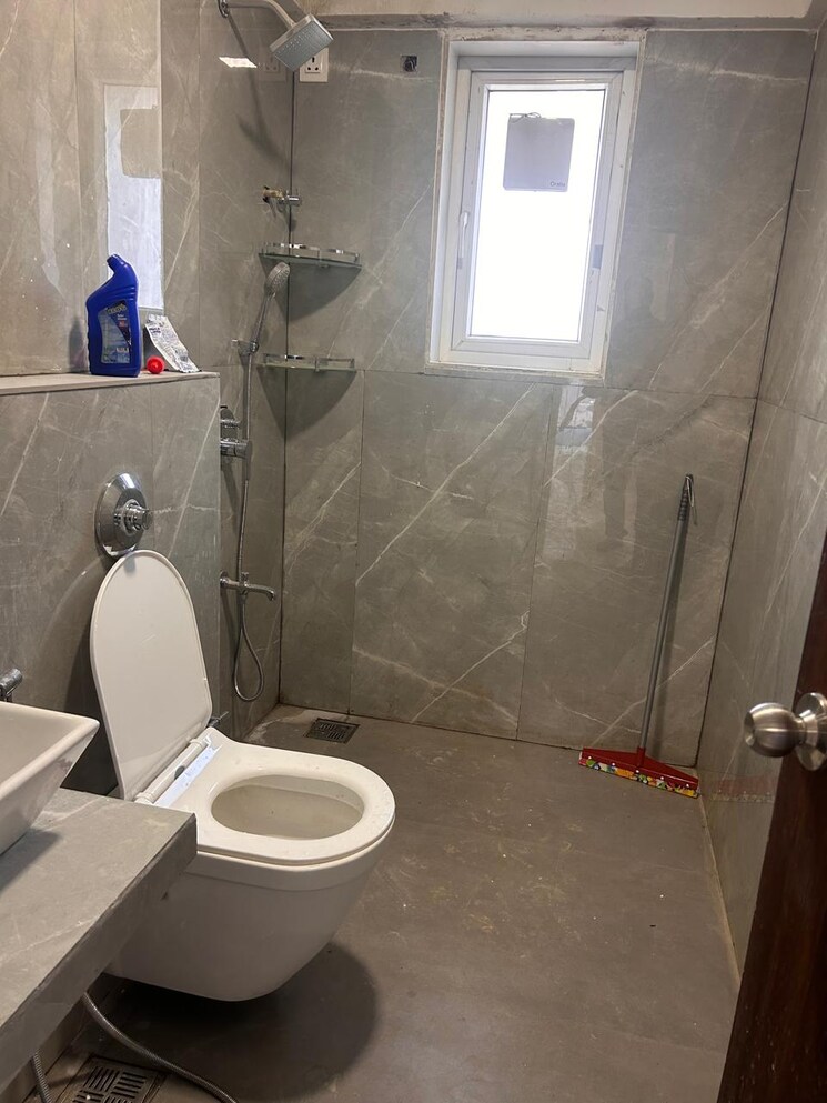 Bathroom, laxmi-niwas-vile-parle-east 3 Bedroom 1200 Sq.Ft. Apartment In Vile Parle East Mumbai 9625870