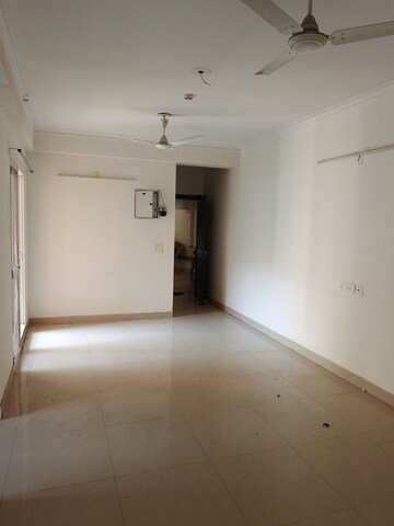 Room in 3 BHK Apartment at JM Florence, Tech Zone 4 Greater Noida – for Rent