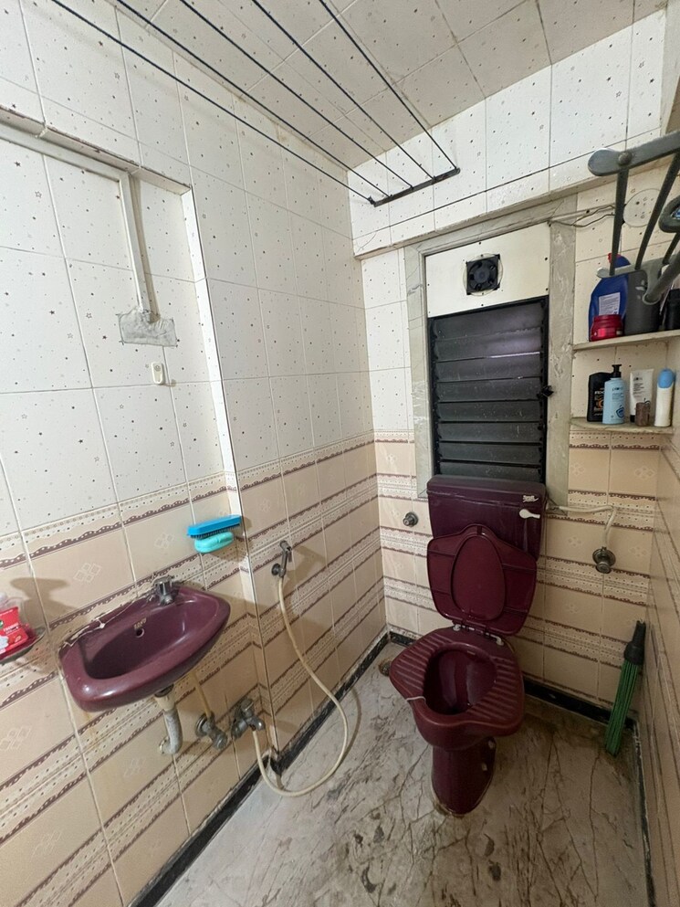 Bathroom, balaji-garden-chs 2 Bedroom 850 Sq.Ft. Apartment In Kopar Khairane Navi Mumbai 9625930