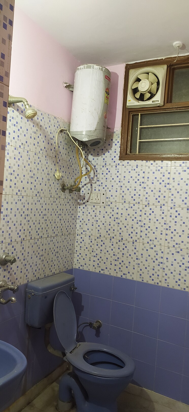 Bathroom, khirki extension 1 Bedroom 450 Sq.Ft. Builder Floor In Khirki Extension Delhi 9625953