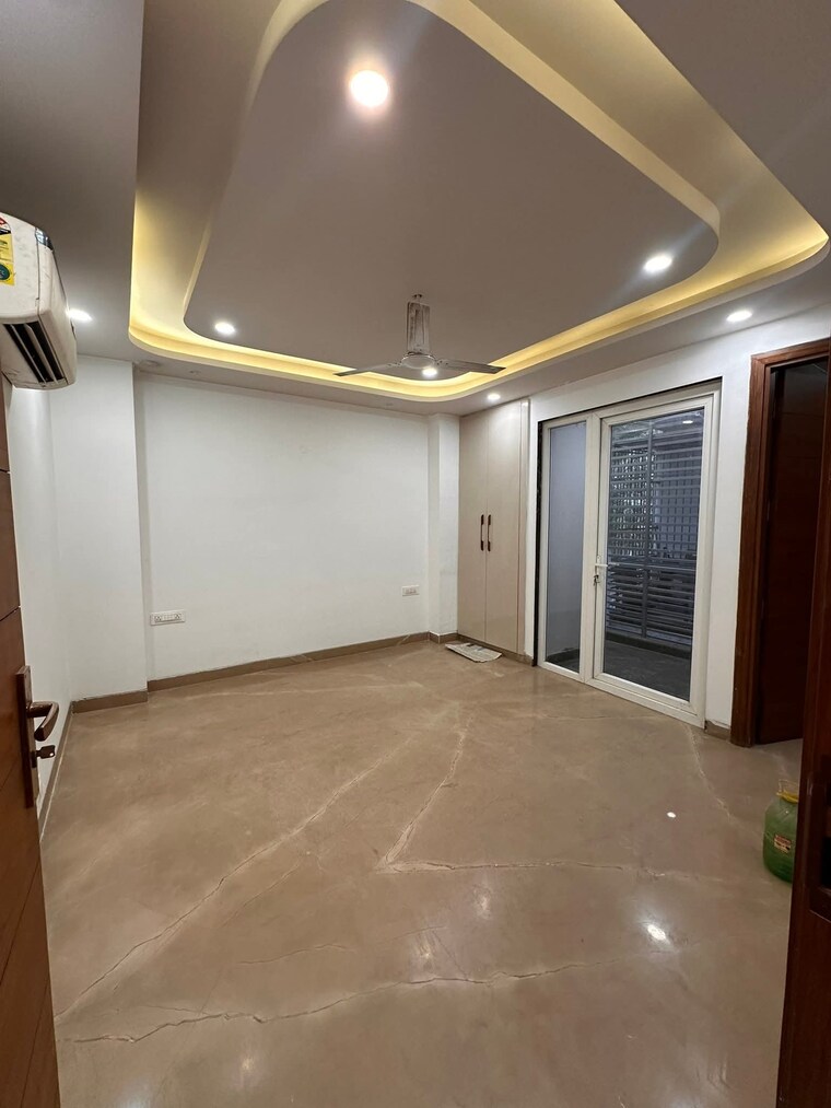 Room, freedom fighters enclave 3 Bedroom 1600 Sq.Ft. Apartment In Freedom Fighters Enclave Delhi 9625965