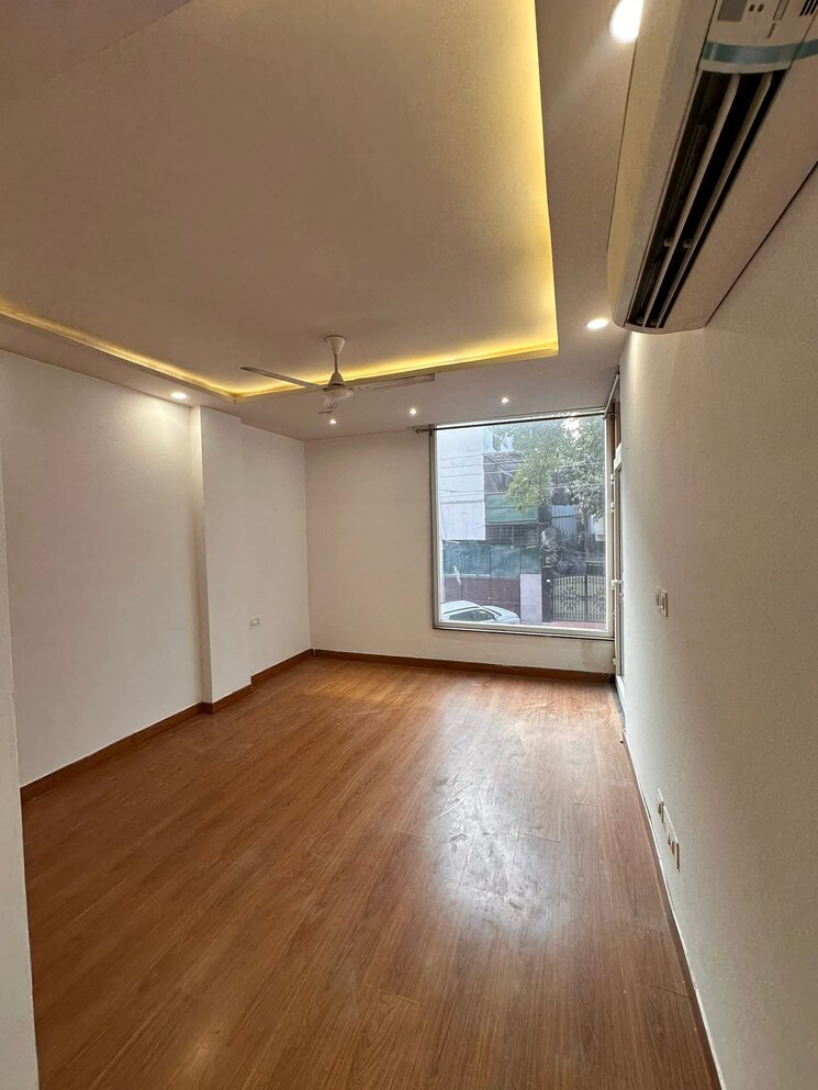 Room, freedom fighters enclave 3 Bedroom 1600 Sq.Ft. Apartment In Freedom Fighters Enclave Delhi 9625965