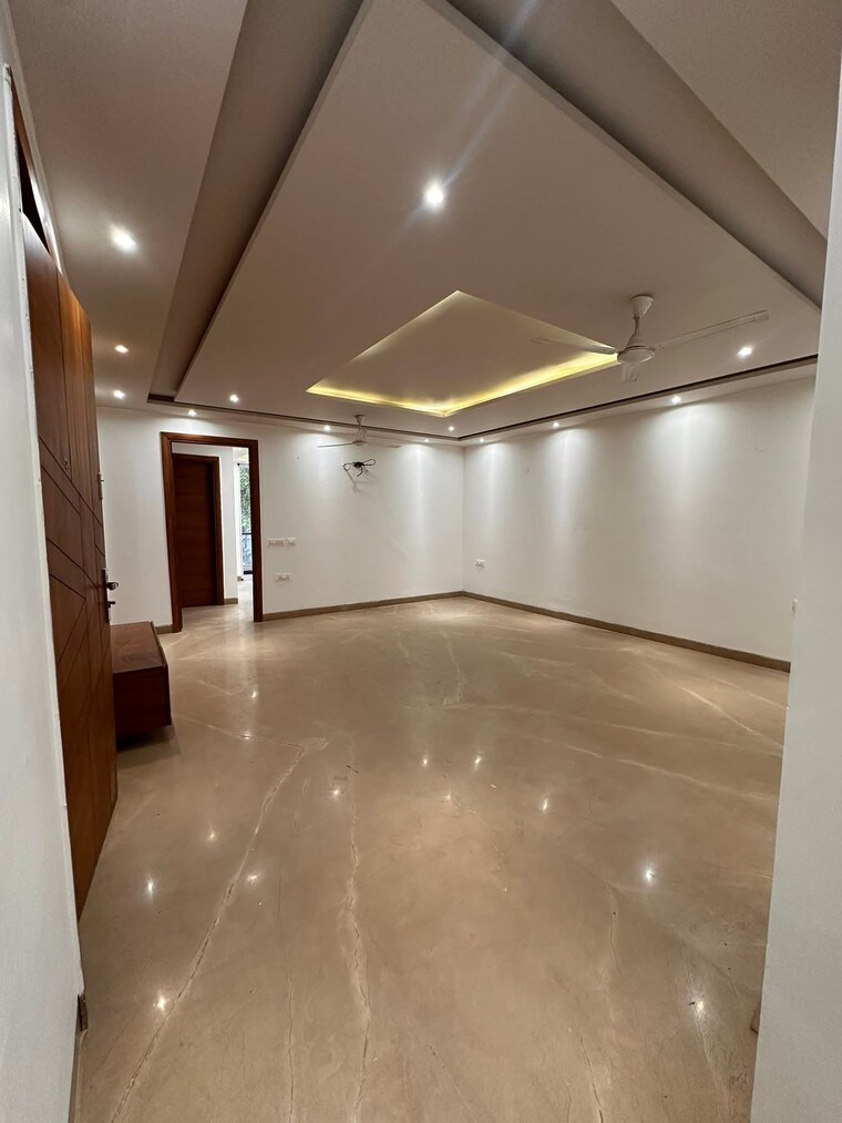 Room, freedom fighters enclave 3 Bedroom 1600 Sq.Ft. Apartment In Freedom Fighters Enclave Delhi 9625965