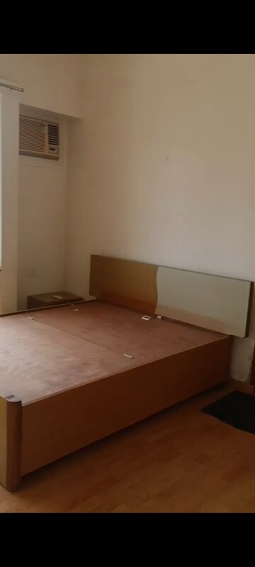 Room in 2 BHK Apartment at Ashok Towers, Parel – for Rent