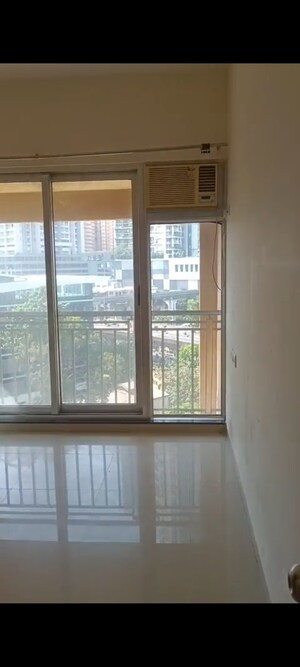 Room in 2 BHK Apartment at Ashok Towers, Parel – for Rent