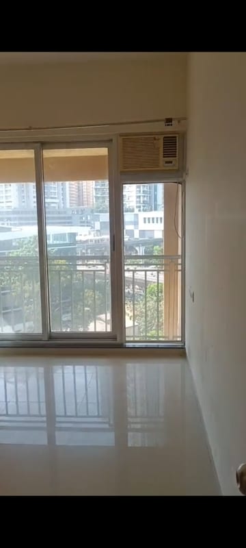 Room in 2 BHK Apartment at Ashok Towers, Parel – for Rent