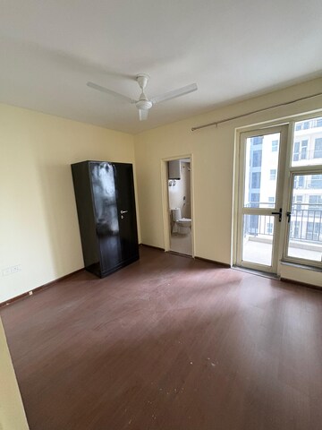 Room in 4 BHK Apartment at Piedmont Taksila Heights, Sector 37c – for Rent