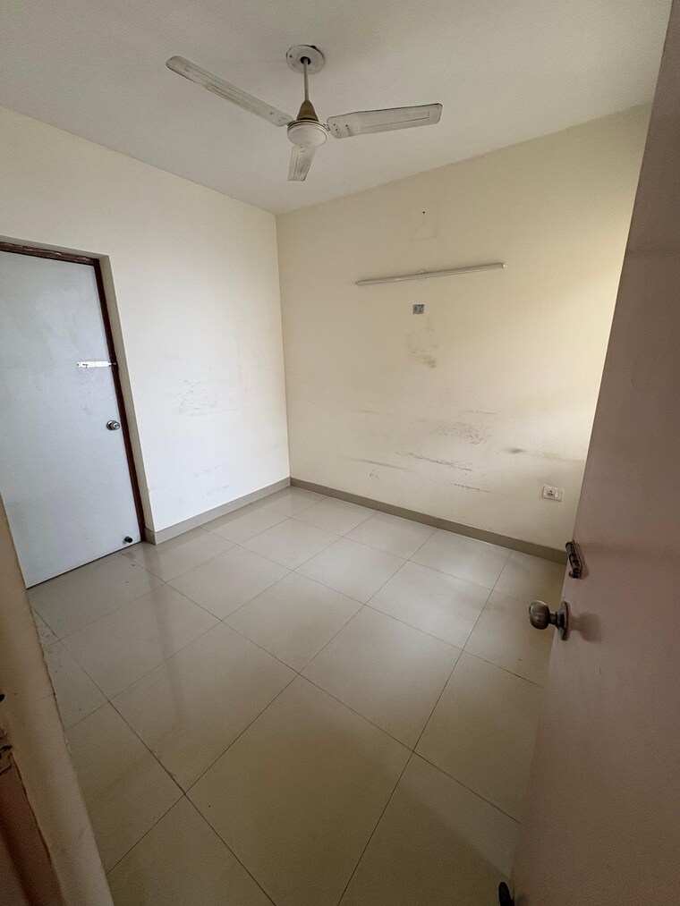 Bathroom, imperia-esfera 3 Bedroom 1850 Sq.Ft. Apartment In Sector 37c Gurgaon 9626003
