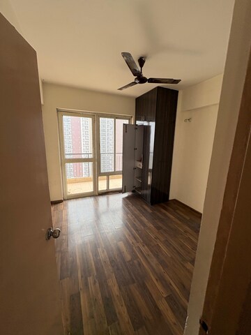 Room in 3 BHK Apartment at Imperia Esfera, Sector 37c – for Rent