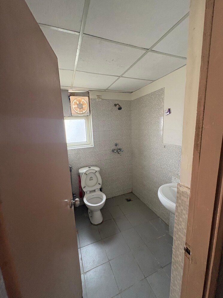 Bathroom, imperia-esfera 3 Bedroom 1850 Sq.Ft. Apartment In Sector 37c Gurgaon 9626003