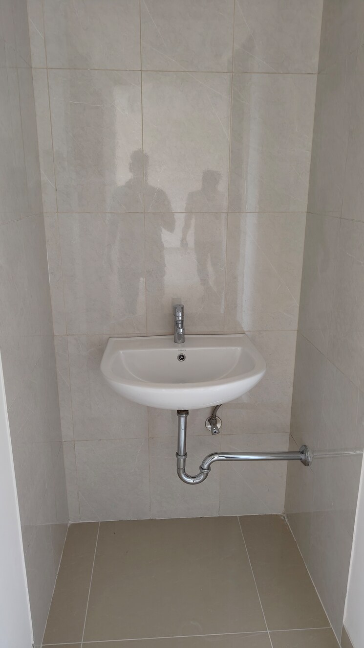 Bathroom, amanora-ascent-towers 2 Bedroom 1050 Sq.Ft. Apartment In Hadapsar Pune 9626030