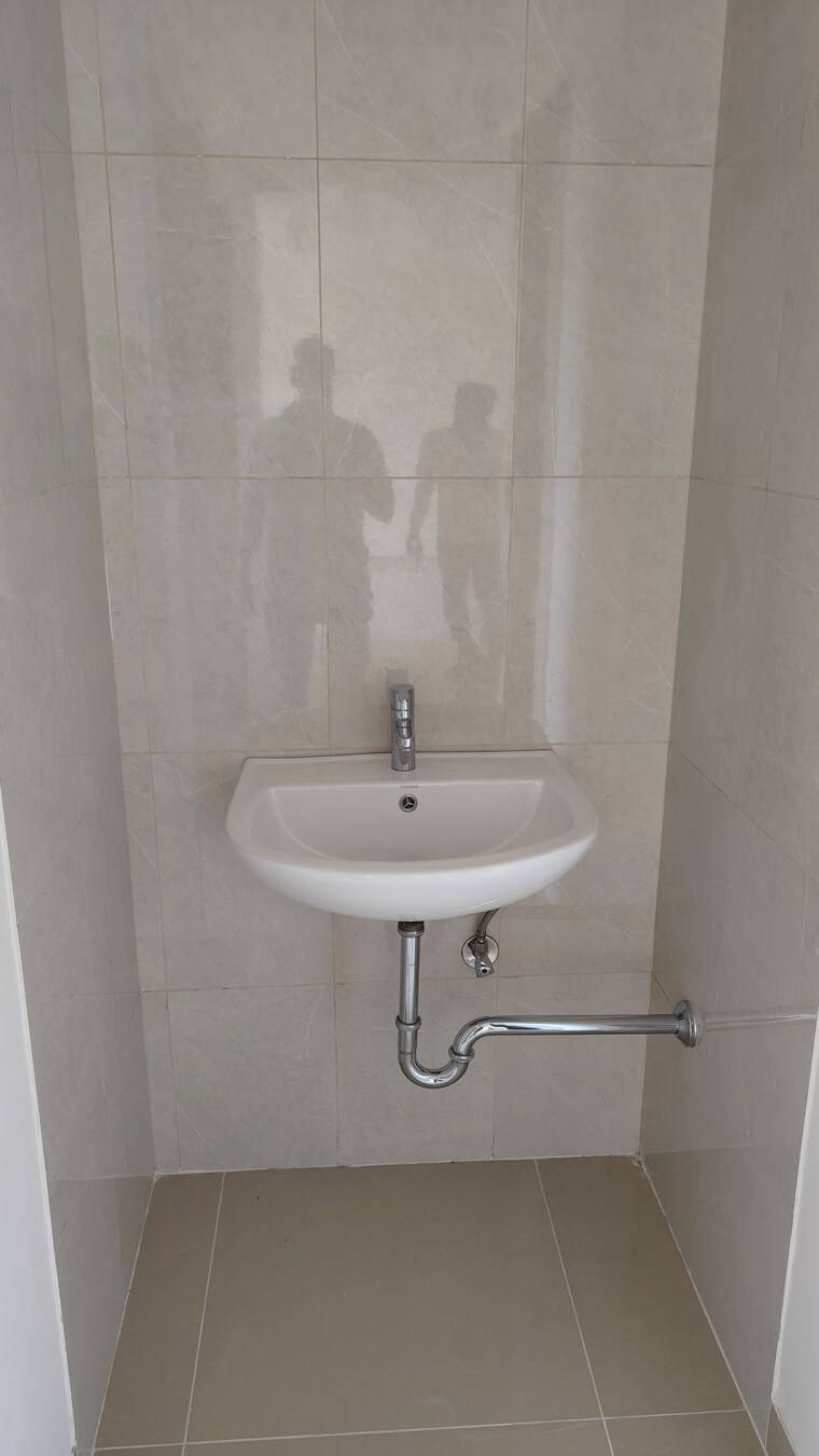 Bathroom, amanora-ascent-towers 2 Bedroom 1050 Sq.Ft. Apartment In Hadapsar Pune 9626030