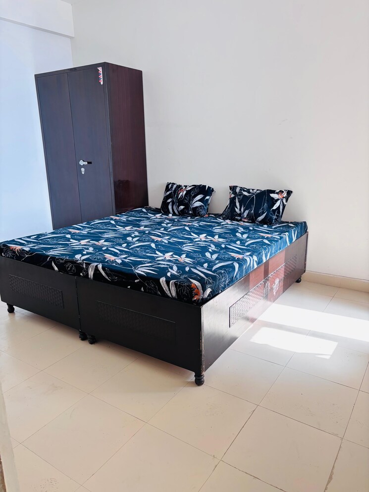 Bedroom, signature-the-serenas 2 Bedroom 724 Sq.Ft. Apartment In Sohna Sector 36 Gurgaon 9626036