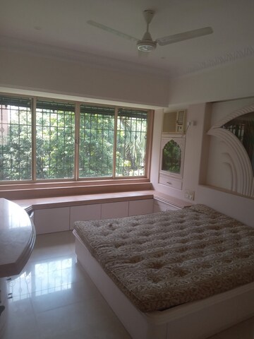Bedroom in 3 BHK Apartment at Khar West – for Rent