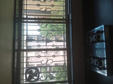 Room in 3 BHK Apartment at Khar West – for Rent