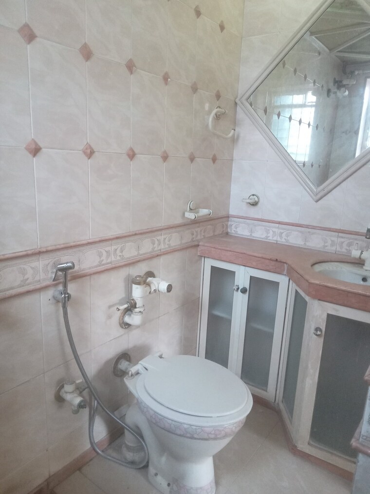 Bathroom, khar west 3 Bedroom 1100 Sq.Ft. Apartment In Khar West Mumbai 9626059