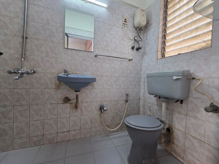 Bathroom, riddhi-garden 2 Bedroom 650 Sq.Ft. Apartment In Malad East Mumbai 9626077