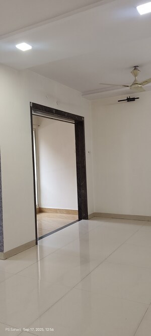 Room in 2 BHK Apartment at Kalpataru Immensa, Kolshet Road – for Rent