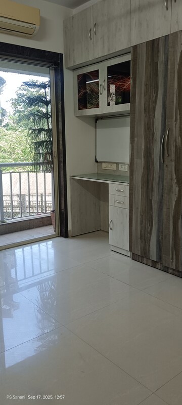 Room in 2 BHK Apartment at Kalpataru Immensa, Kolshet Road – for Rent