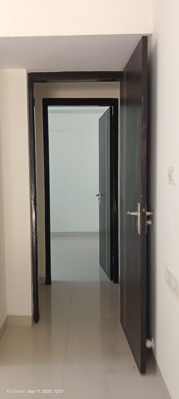 2 BHK Apartment For Rent in Kalpataru Immensa, Kolshet Road
