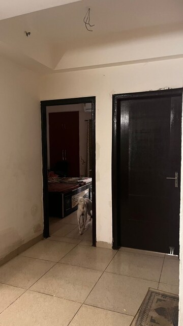 Room in 3 BHK Apartment at Ajnara Homes, Sector 16b Greater Noida – for Rent